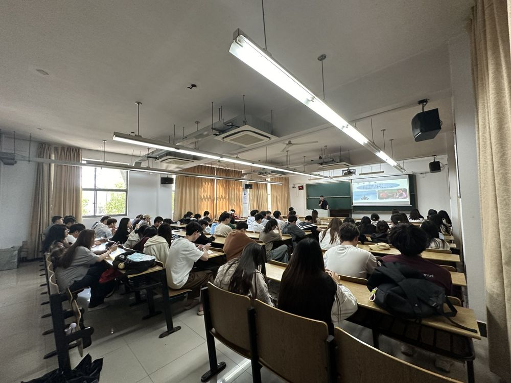 云配查系统科技集团在南京邮电大学通达学院举办讲座